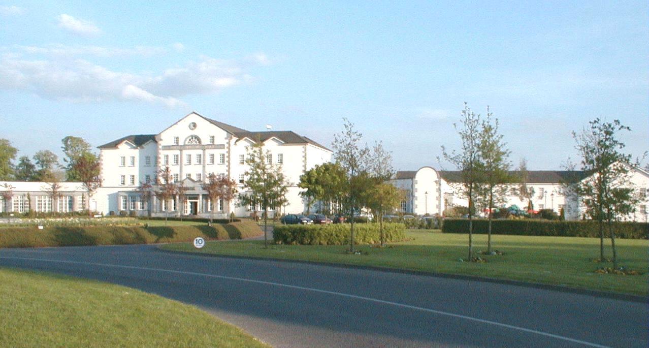 Slieve Russell Hotel Балликоннелл Экстерьер фото